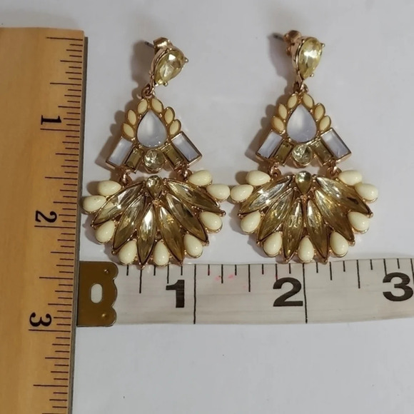 Bejeweled Pierced Chandelier Earrings Make a Statement‎ - Picture 4 of 7